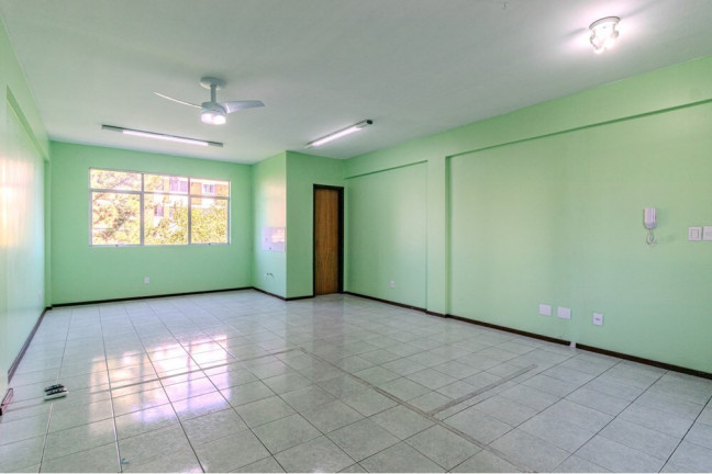 Sala Comercial à Venda, 44 m² em Floresta - Porto Alegre