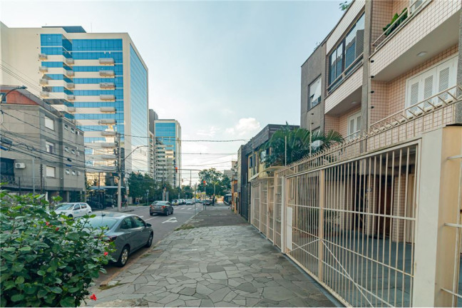 Imagem Imóvel com 2 Quartos à Venda, 127 m² em Santana - Porto Alegre Imagem Imóvel com 2 Quartos à Venda, 127 m² em Santana - Porto Alegre