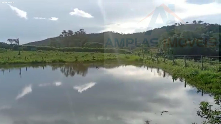 Fazenda à Venda, 302 m² em Divinópolis