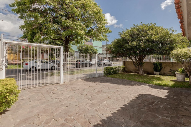 Imagem Casa com 4 Quartos à Venda, 381 m² em Camaquã - Porto Alegre Imagem Casa com 4 Quartos à Venda, 381 m² em Camaquã - Porto Alegre