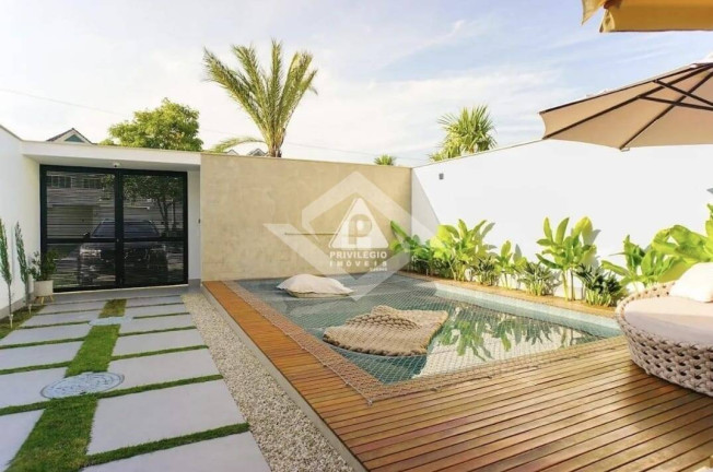 Imagem Casa com 6 Quartos à Venda, 320 m² em Barra Da Tijuca - Rio De Janeiro Imagem Casa com 6 Quartos à Venda, 320 m² em Barra Da Tijuca - Rio De Janeiro