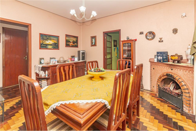 Imagem Casa com 3 Quartos à Venda, em Azenha - Porto Alegre Imagem Casa com 3 Quartos à Venda, em Azenha - Porto Alegre