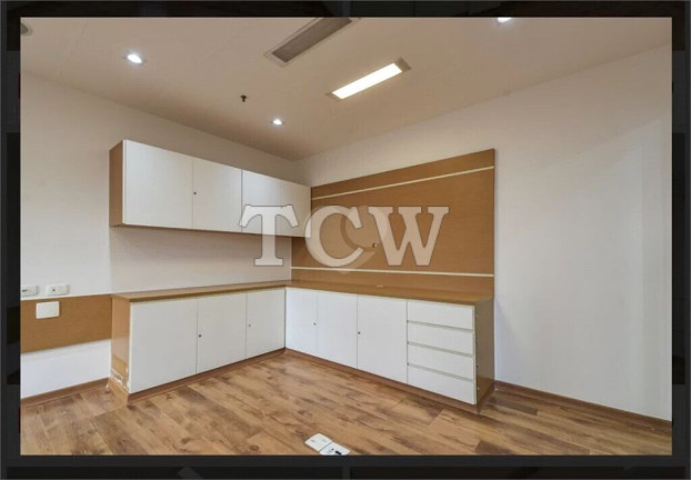 Sala Comercial à Venda, 47 m² em Moema - São Paulo