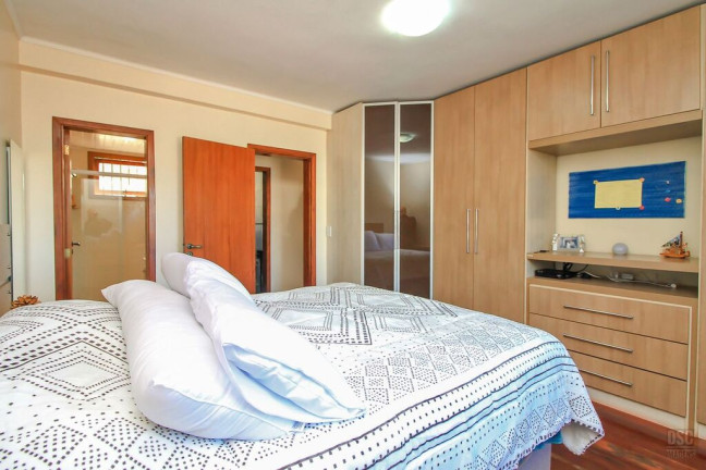 Imagem Casa com 3 Quartos à Venda, 205 m² em Tristeza - Porto Alegre Imagem Casa com 3 Quartos à Venda, 205 m² em Tristeza - Porto Alegre