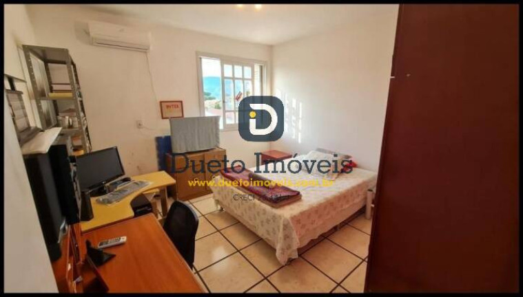 Imagem Casa com 4 Quartos à Venda, 284 m² em Camobi - Santa Maria
