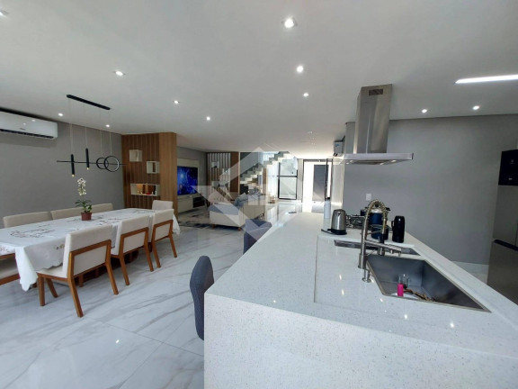 Imagem Casa com 3 Quartos à Venda, 220 m² em Paciência - Rio De Janeiro Imagem Casa com 3 Quartos à Venda, 220 m² em Paciência - Rio De Janeiro