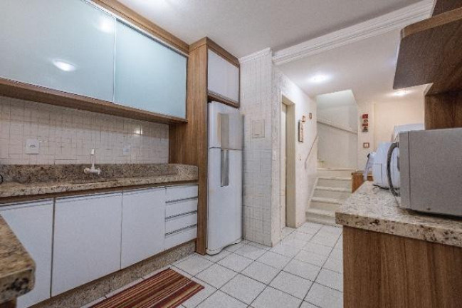 Imagem Sobrado com 3 Quartos à Venda, 160 m² em Cachoeira Do Bom Jesus - Florianópolis