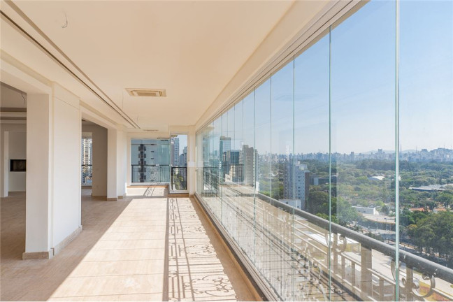 Imagem Imóvel com 3 Quartos à Venda, em Moema - São Paulo Imagem Imóvel com 3 Quartos à Venda, em Moema - São Paulo