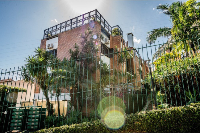 Imagem Imóvel com 3 Quartos à Venda, 234 m² em Cristal - Porto Alegre Imagem Imóvel com 3 Quartos à Venda, 234 m² em Cristal - Porto Alegre